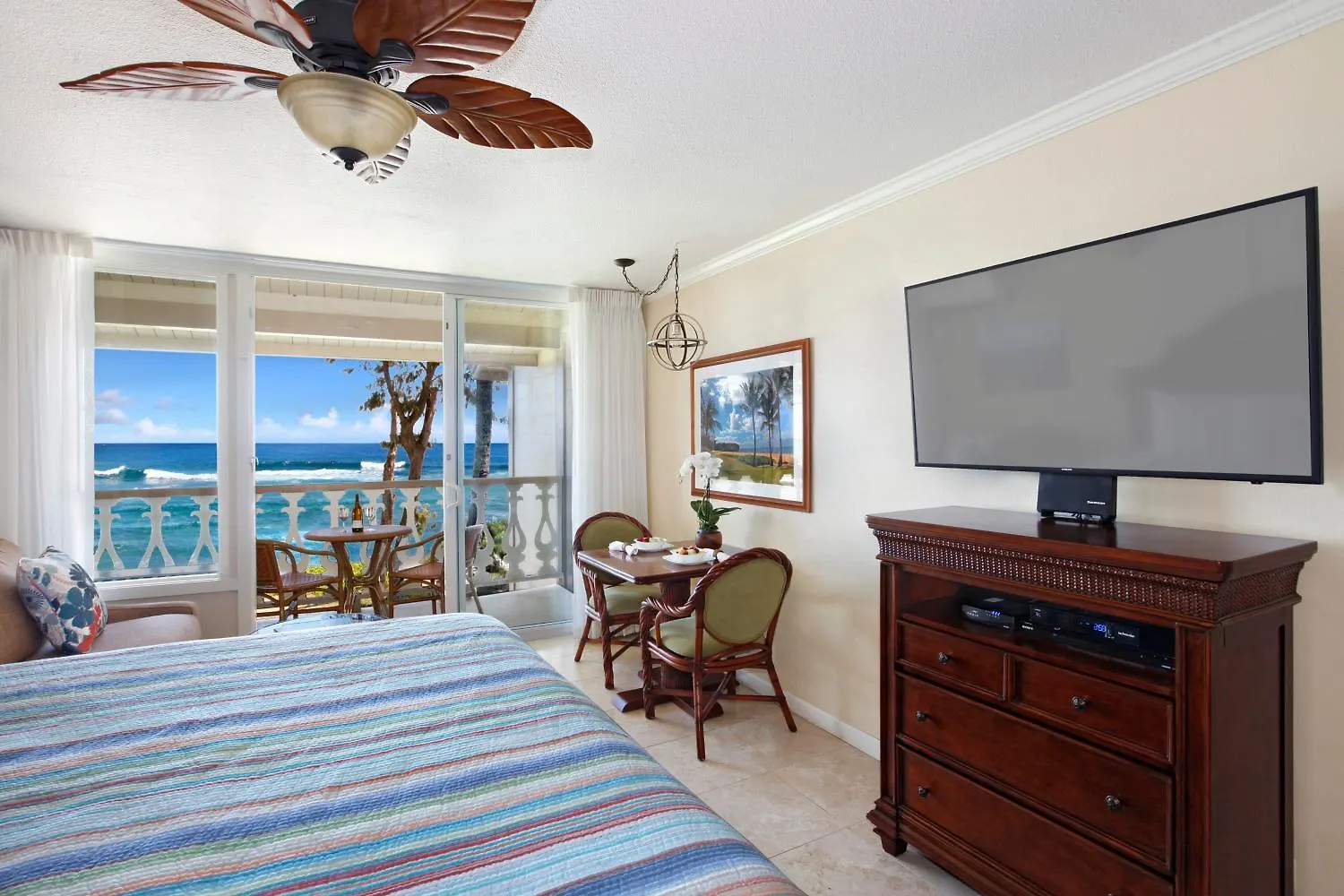 Islander On The Beach 352 Oceanfront *Penthouse* Ac Pool Kapa'a 0*,  United States